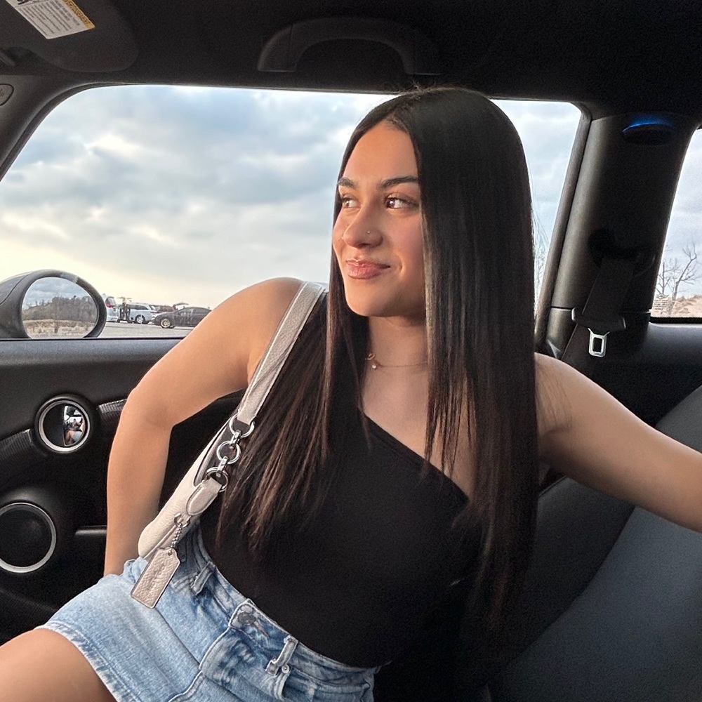 Meet your Posher, Malia